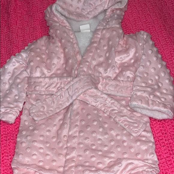 Little girl robe from blankets and beyond size 12 months + - Picture 1 of 5